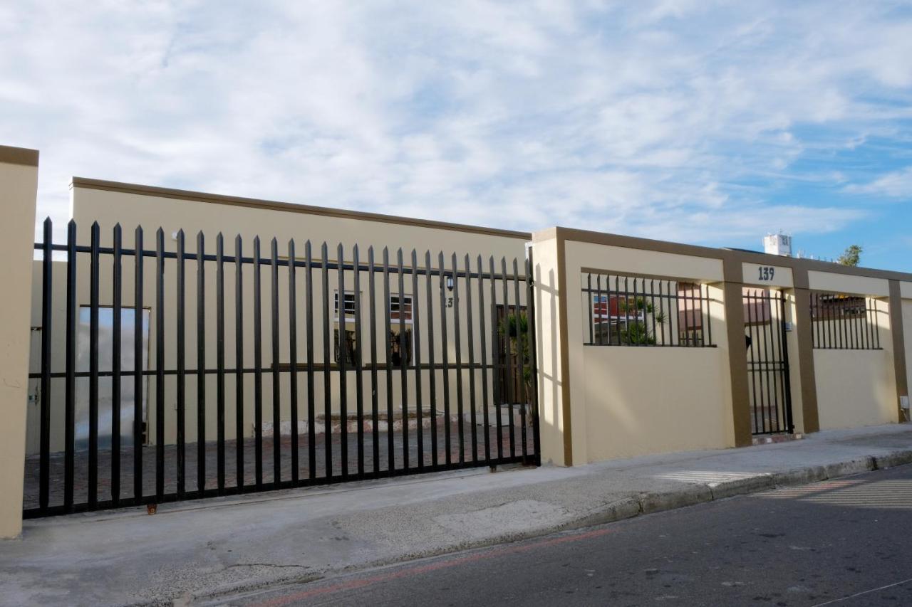 Supa Lodge Parow Luaran gambar